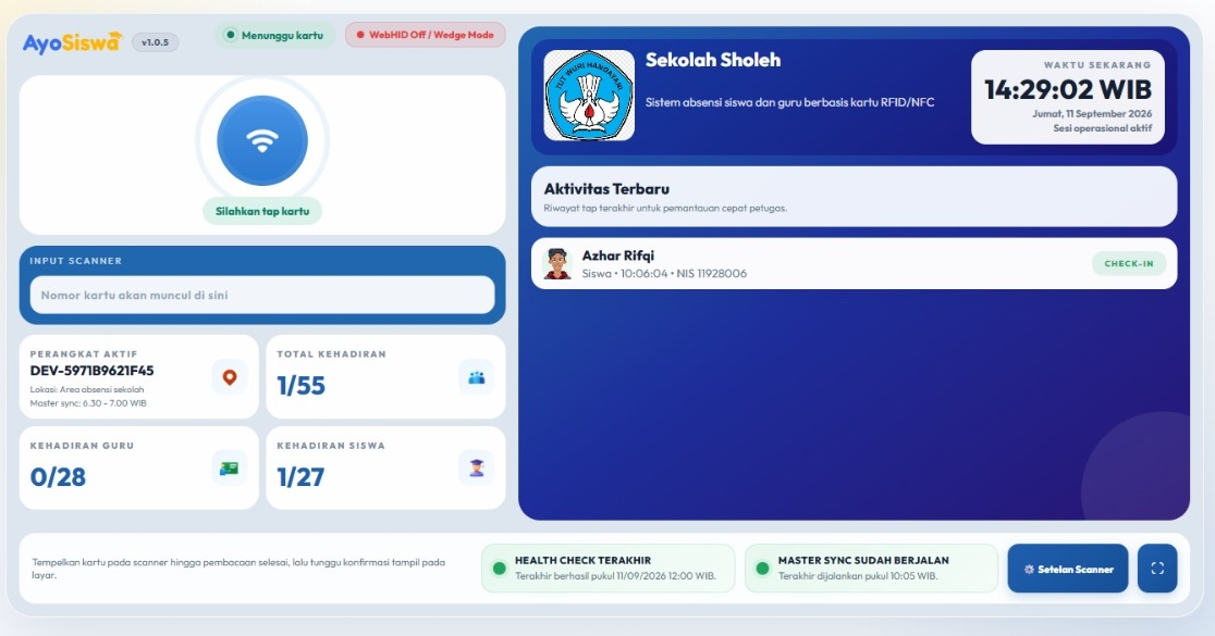 Aplikasi desktop Absensi AyoSiswa — layar tunggu kartu / scan QR